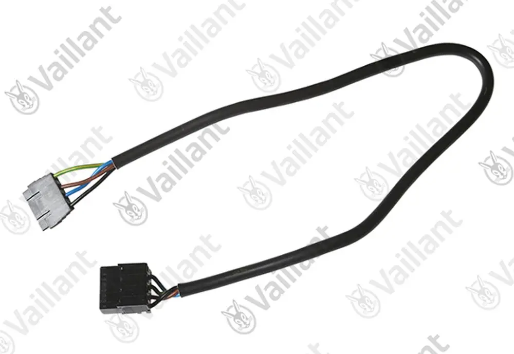 Kabel von Vaillant zur Ölvorwärmung, mit zwei Steckverbindern und mehreren Farben an Drähten für die elektrische Verbindung.